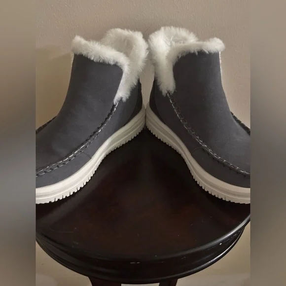 Hey Dude Charcoal and White Faux Fur Lined Slipper - Picture 5 of 8